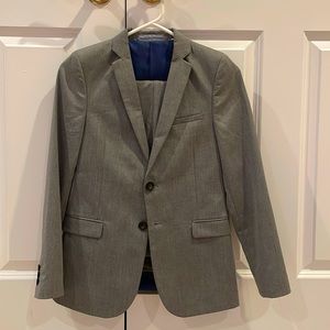Gray boys suit size 11-12 years old